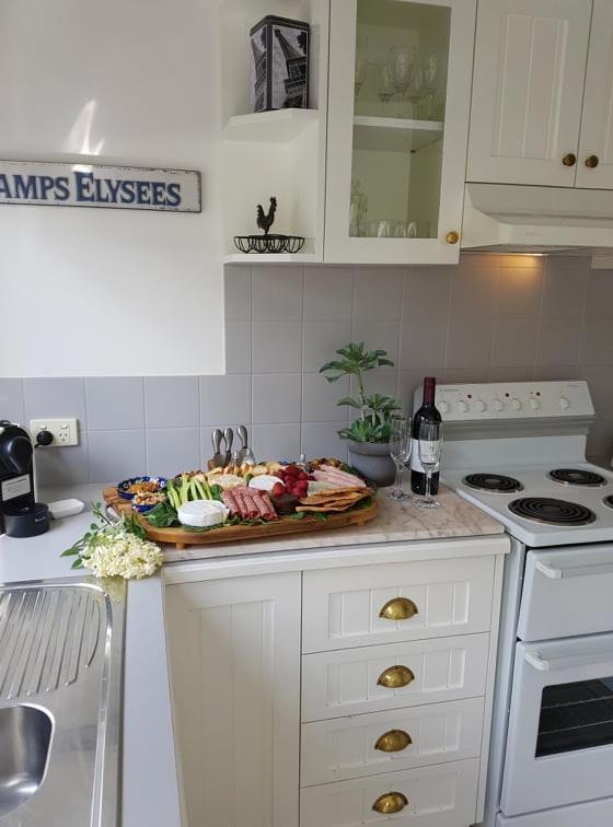 Creek Cottage Bed And Breakfast Traralgon Eksteriør bilde